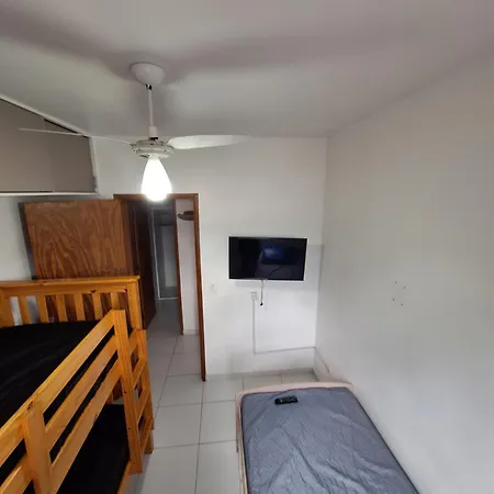 APTO PERTINHO DA PRAIA Internet 500mb e 3 Tvs 2 Quartos TV a cabo Estacionamento Tudo Perto-3